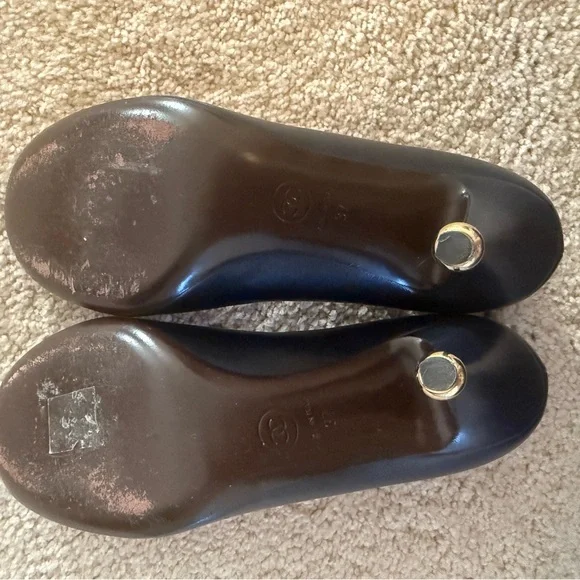 CHANEL Navy Leather Camellia Flower Heels – Gold CC Logo – Made in Italy - Picture 4 of 6